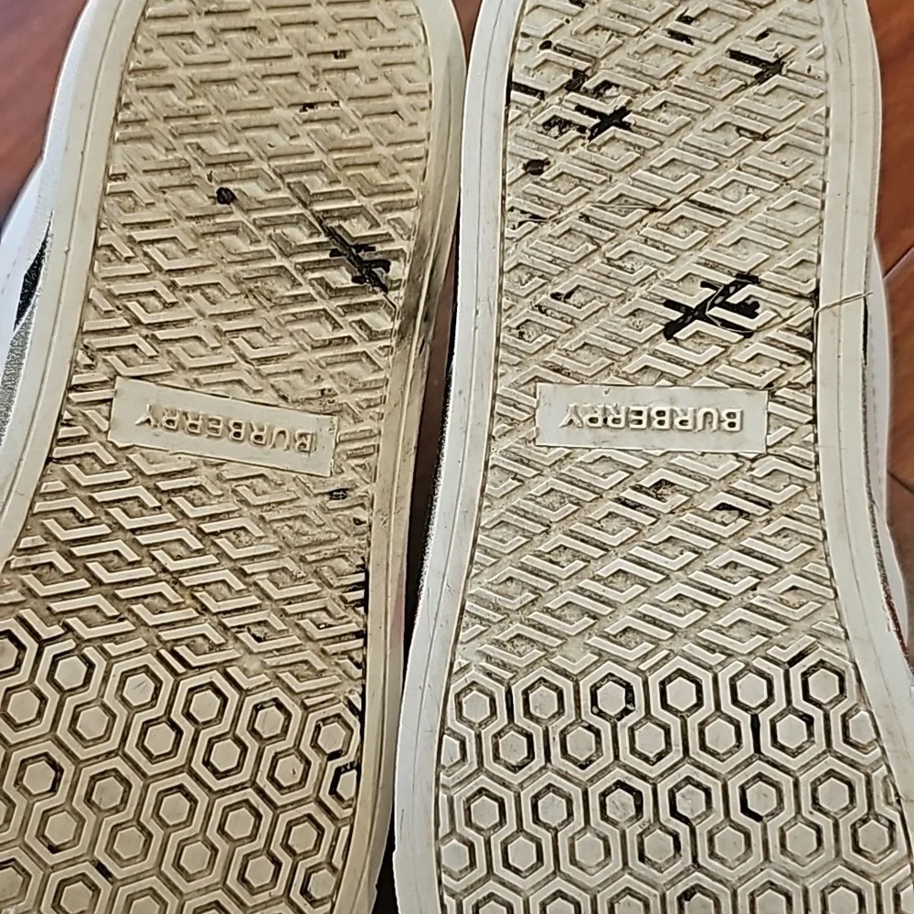 Burberry Women's White Leather Slip On Sz 37 1/2 or Size 7 - Picture 8 of 13